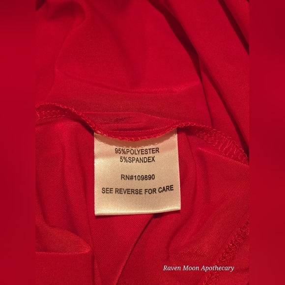 NWT Elegant Red  Gown Over the Neck - Picture 9 of 14